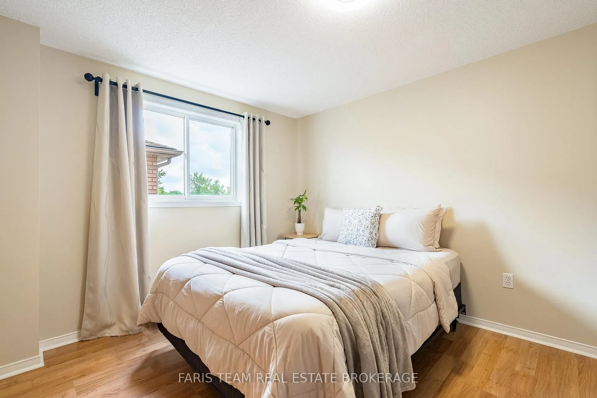 Photo 14 of 19 Seymour Crescent, Barrie, Holly — HOMEH