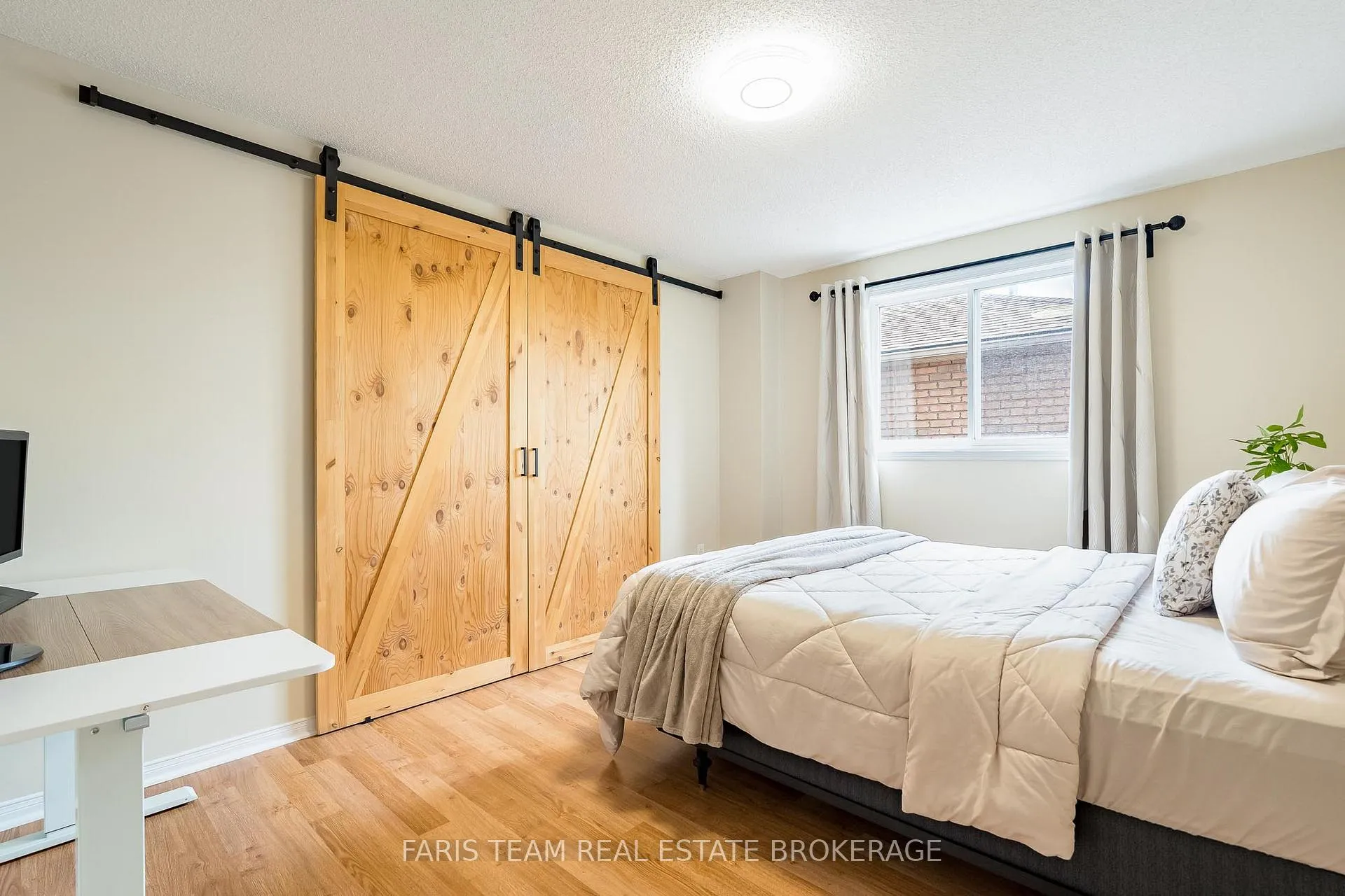 Photo 15 of 19 Seymour Crescent, Barrie, Holly — HOMEH