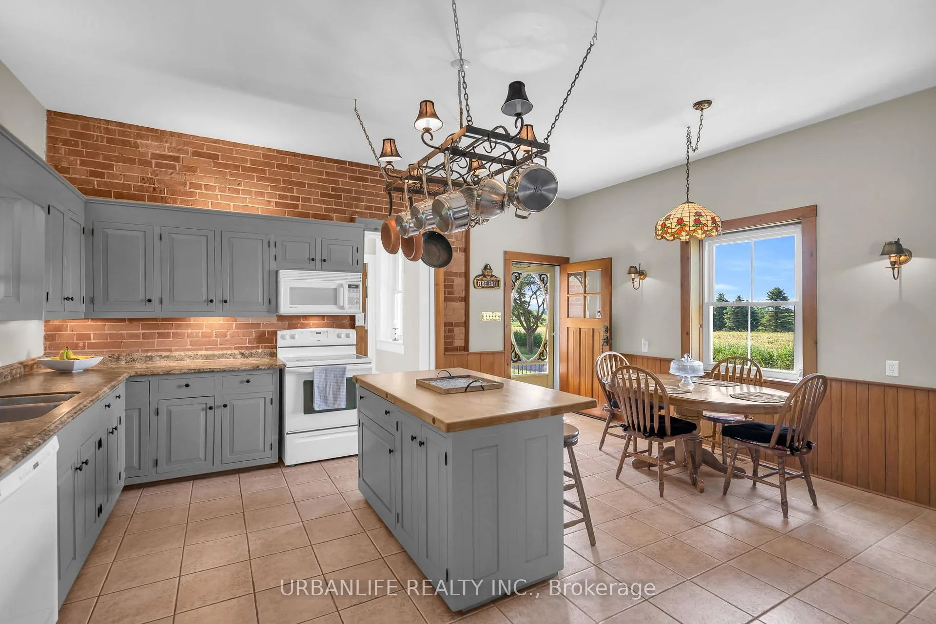 Photo 18 of 6422 10th Line, Essa, Rural Essa — HOMEH