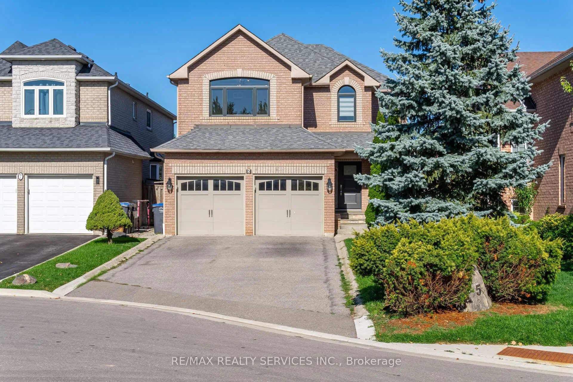 Photo 2 of 5 Melrose Gardens, Brampton, Snelgrove — HOMEH