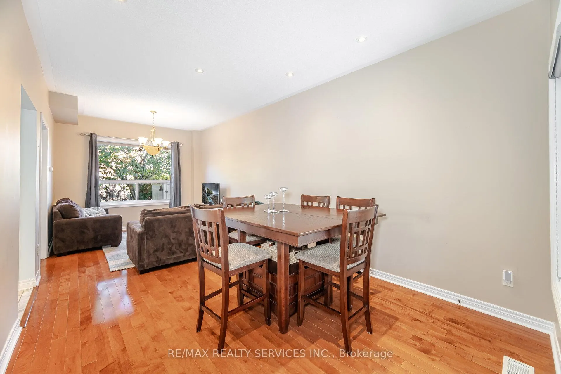 Photo 9 of 5 Melrose Gardens, Brampton, Snelgrove — HOMEH