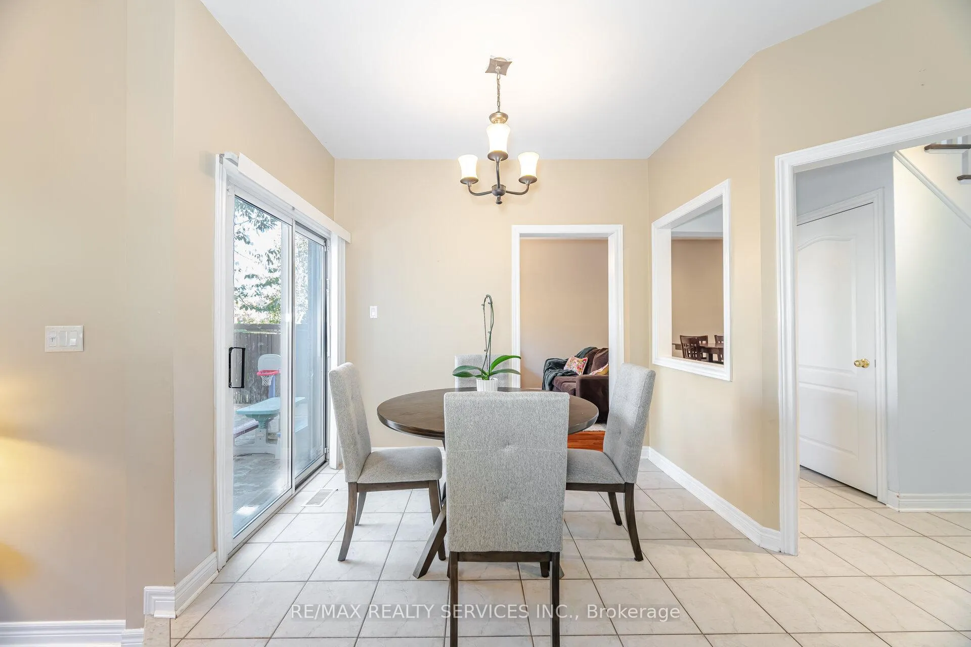Photo 13 of 5 Melrose Gardens, Brampton, Snelgrove — HOMEH