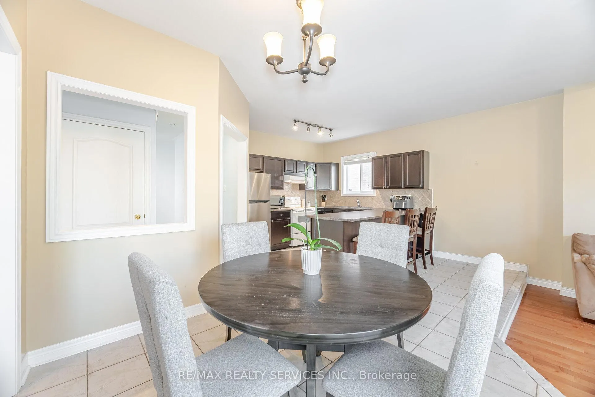 Photo 14 of 5 Melrose Gardens, Brampton, Snelgrove — HOMEH