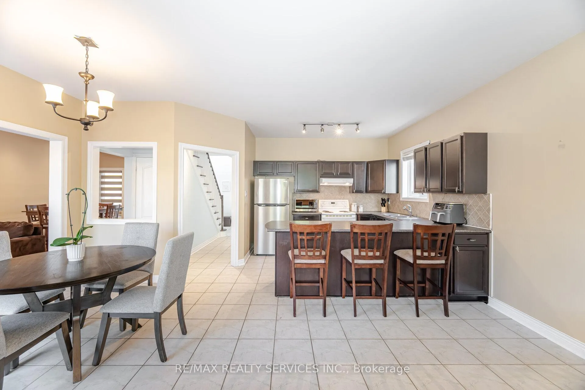 Photo 16 of 5 Melrose Gardens, Brampton, Snelgrove — HOMEH