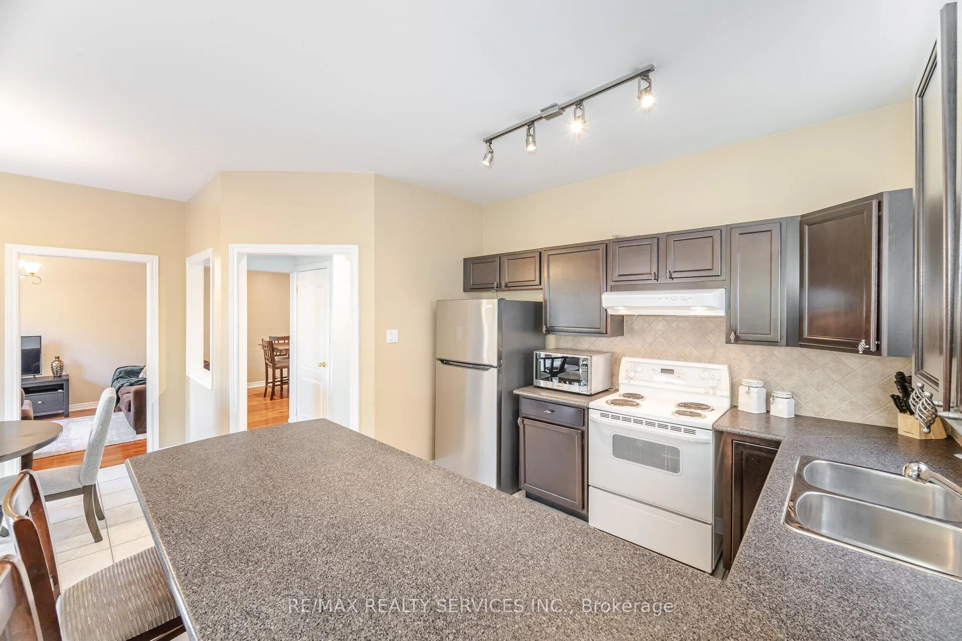 Photo 18 of 5 Melrose Gardens, Brampton, Snelgrove — HOMEH