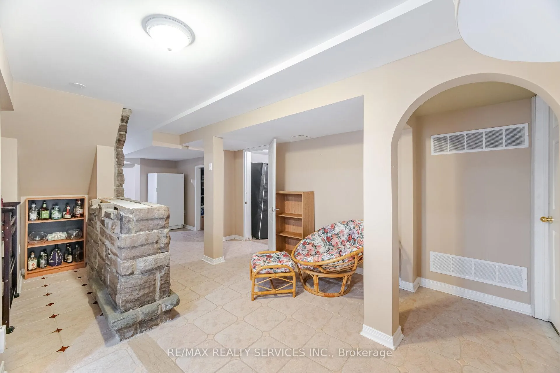 Photo 44 of 5 Melrose Gardens, Brampton, Snelgrove — HOMEH