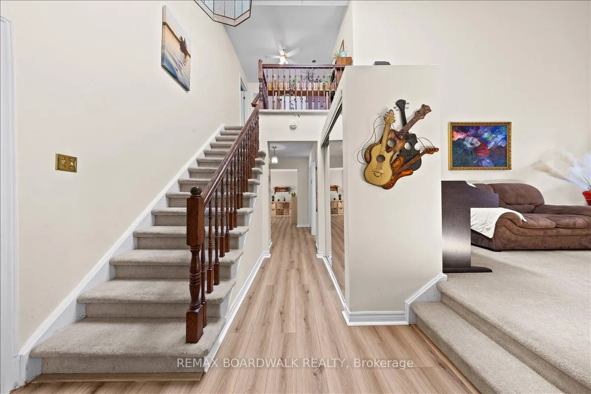 Photo 3 of 13 Pommel Crescent, Ottawa, Kanata - Bridlewood — HOMEH