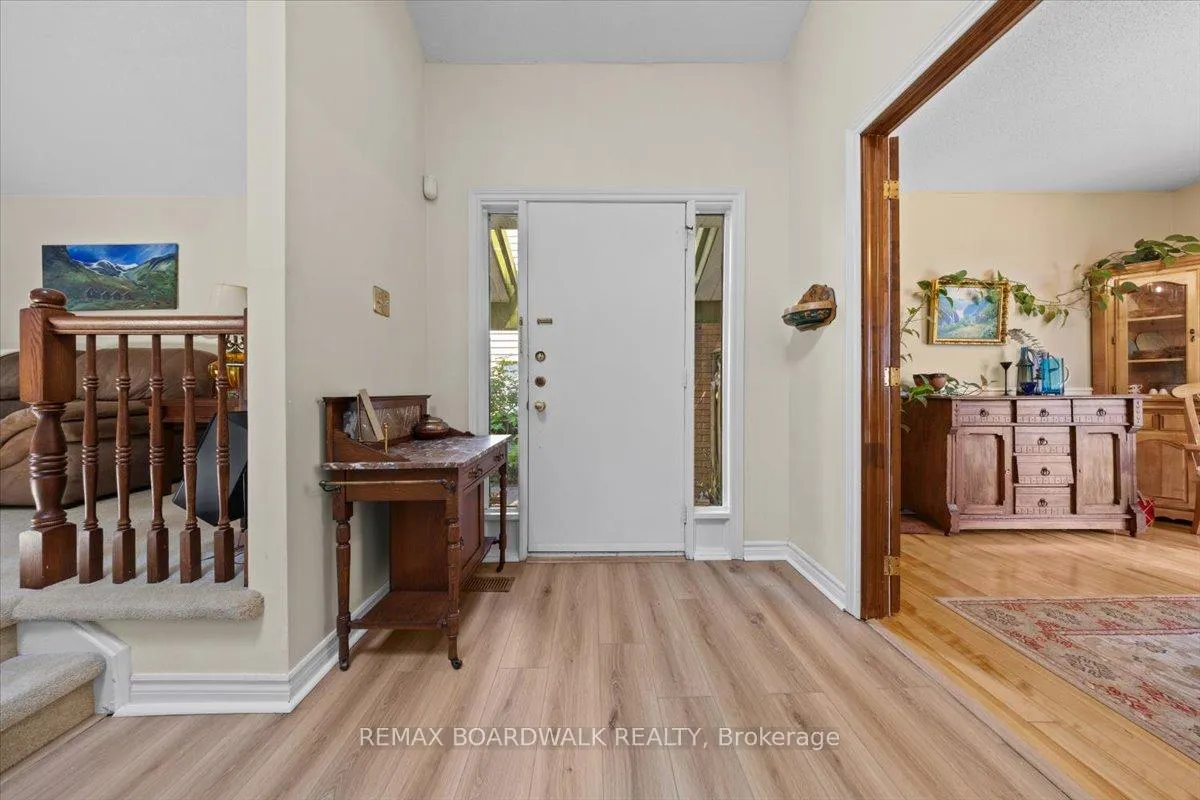Photo 4 of 13 Pommel Crescent, Ottawa, Kanata - Bridlewood — HOMEH