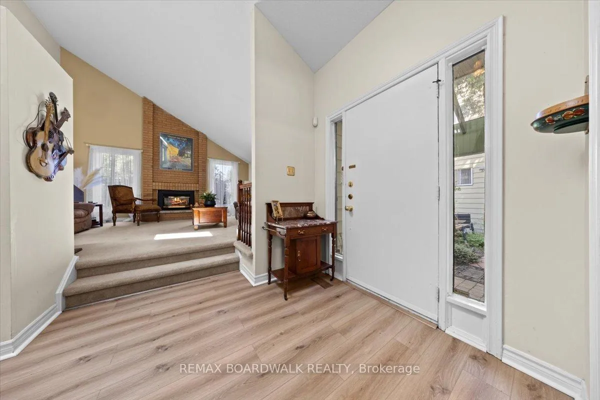 Photo 5 of 13 Pommel Crescent, Ottawa, Kanata - Bridlewood — HOMEH