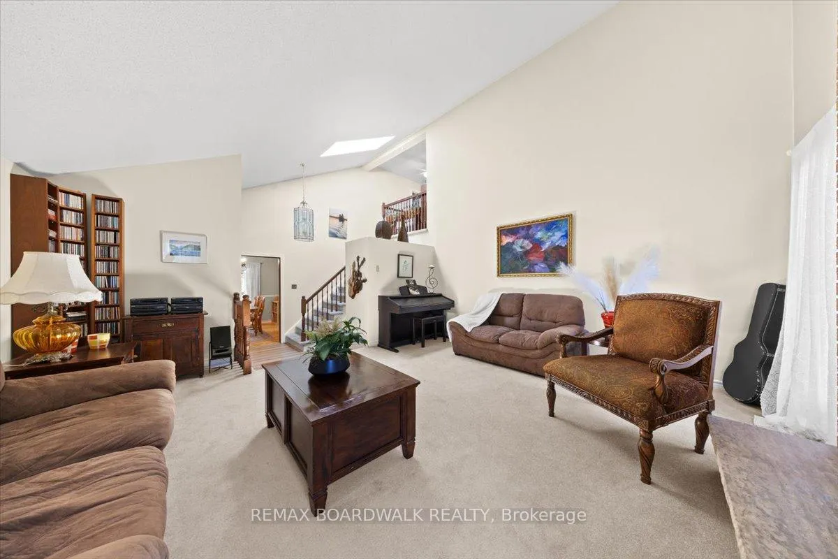 Photo 7 of 13 Pommel Crescent, Ottawa, Kanata - Bridlewood — HOMEH