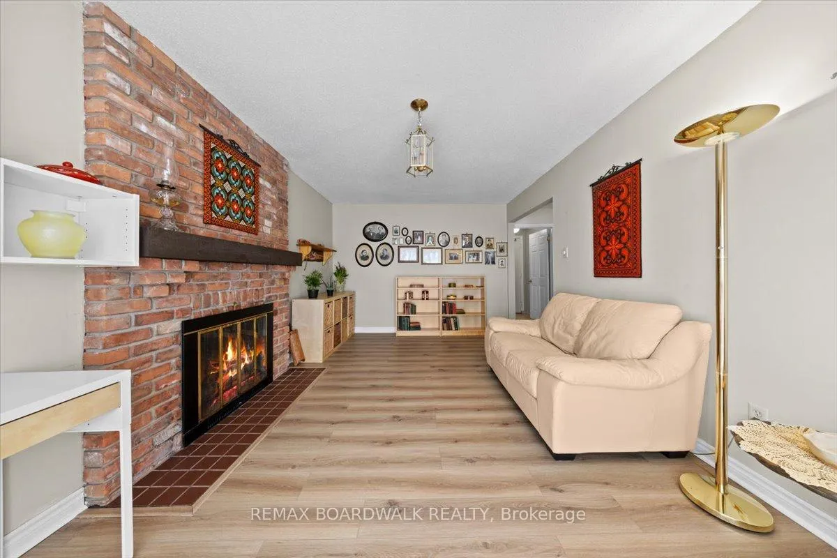Photo 10 of 13 Pommel Crescent, Ottawa, Kanata - Bridlewood — HOMEH
