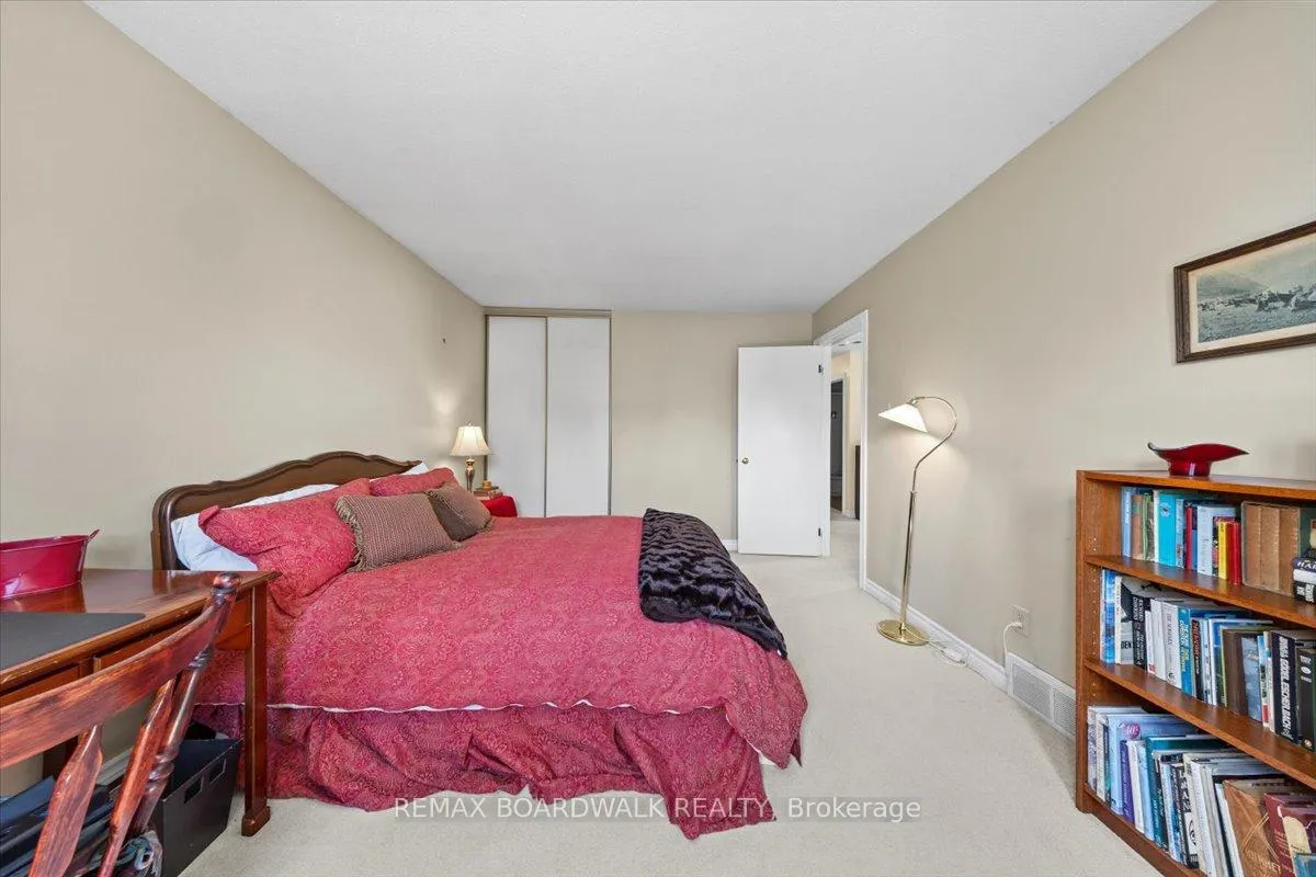 Photo 23 of 13 Pommel Crescent, Ottawa, Kanata - Bridlewood — HOMEH