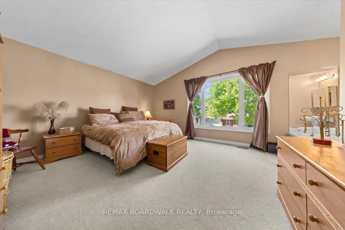 Photo 26 of 13 Pommel Crescent, Ottawa, Kanata - Bridlewood — HOMEH