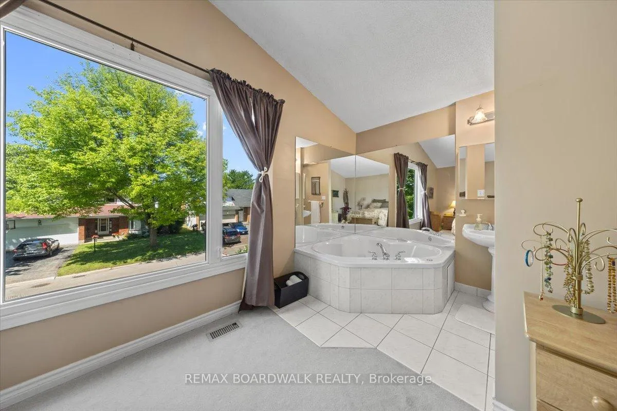 Photo 31 of 13 Pommel Crescent, Ottawa, Kanata - Bridlewood — HOMEH