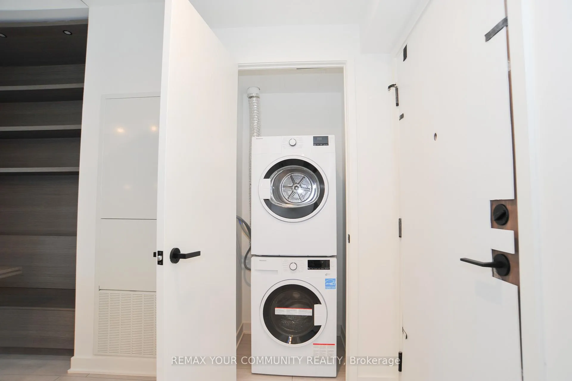 Photo 11 of Unit 4906, 55 Charles Street E, Toronto, Church-Yonge Corridor — HOMEH