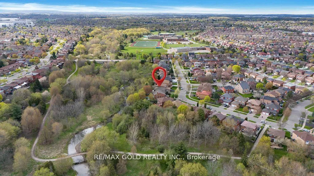 Photo 3 of 26 Dundalk Crescent, Brampton, Heart Lake West — HOMEH