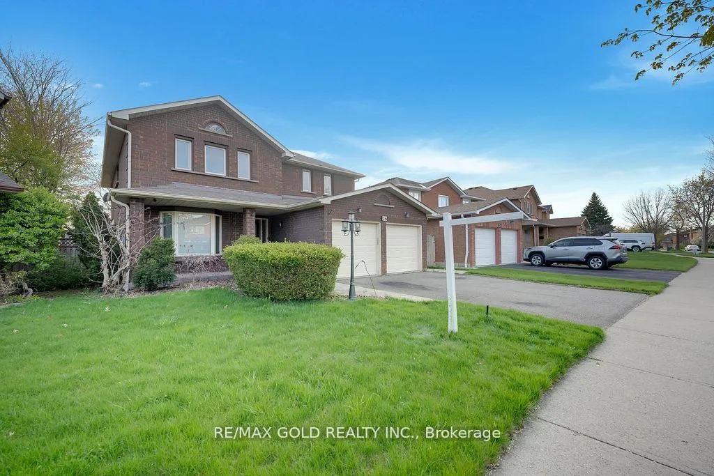 Photo 4 of 26 Dundalk Crescent, Brampton, Heart Lake West — HOMEH