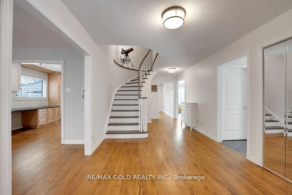 Photo 6 of 26 Dundalk Crescent, Brampton, Heart Lake West — HOMEH
