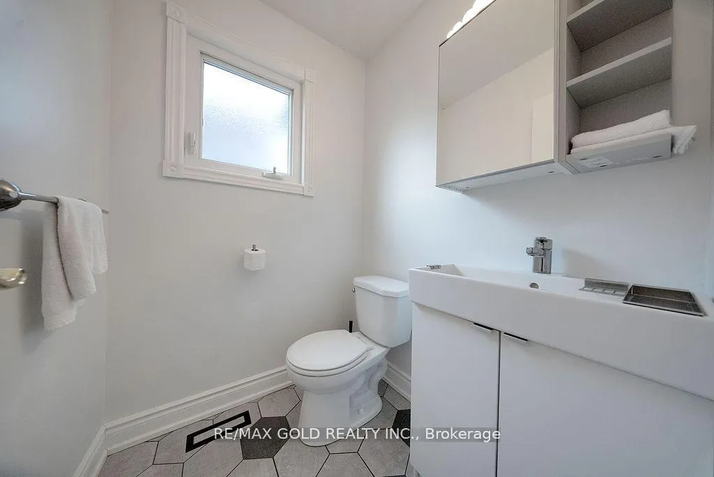 Photo 12 of 26 Dundalk Crescent, Brampton, Heart Lake West — HOMEH