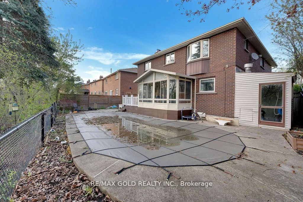 Photo 13 of 26 Dundalk Crescent, Brampton, Heart Lake West — HOMEH