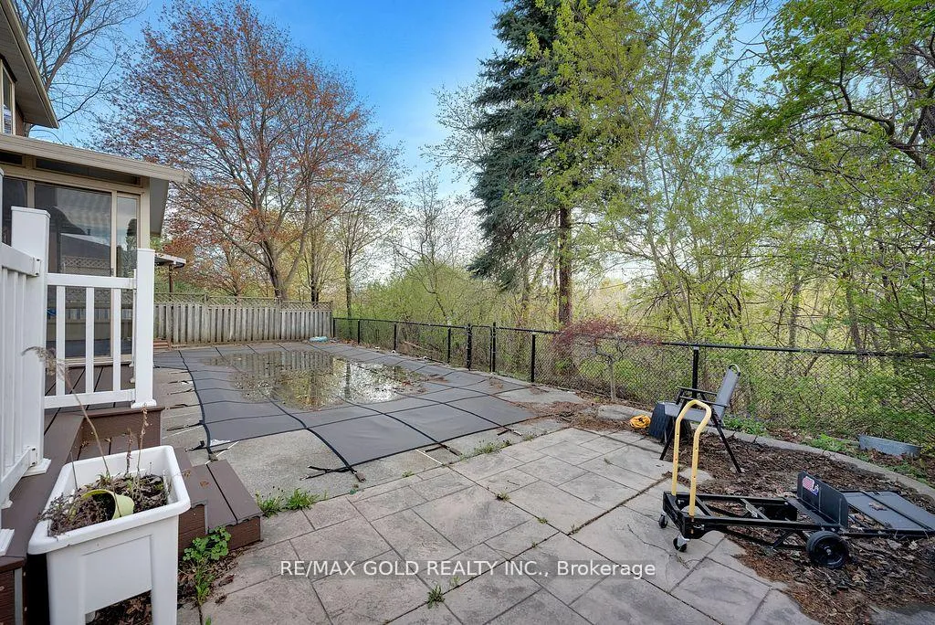 Photo 14 of 26 Dundalk Crescent, Brampton, Heart Lake West — HOMEH