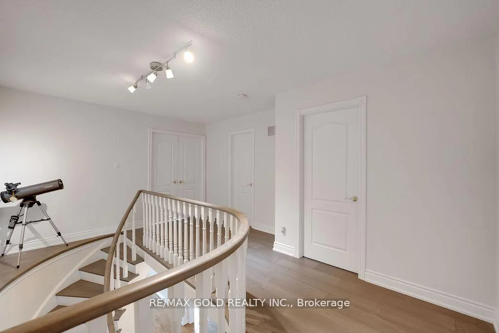 Photo 15 of 26 Dundalk Crescent, Brampton, Heart Lake West — HOMEH