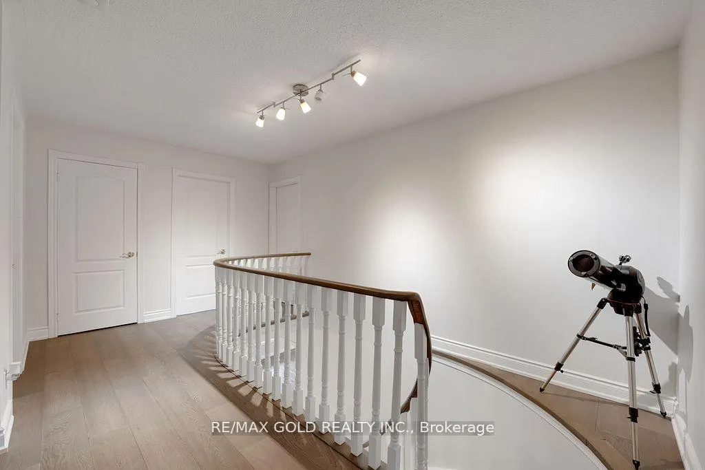Photo 16 of 26 Dundalk Crescent, Brampton, Heart Lake West — HOMEH