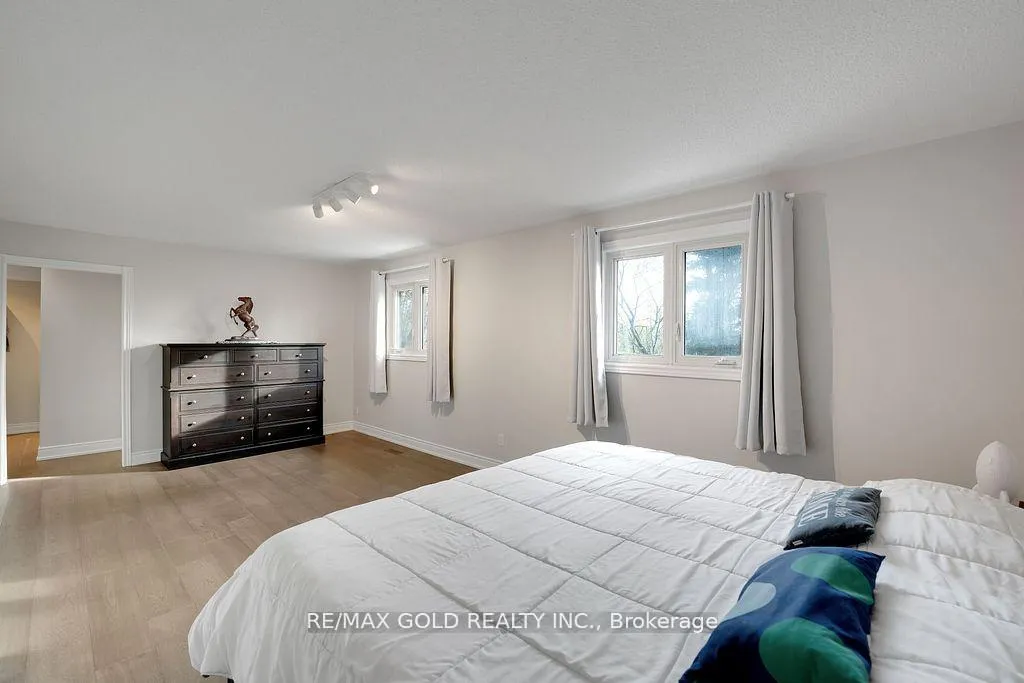 Photo 18 of 26 Dundalk Crescent, Brampton, Heart Lake West — HOMEH