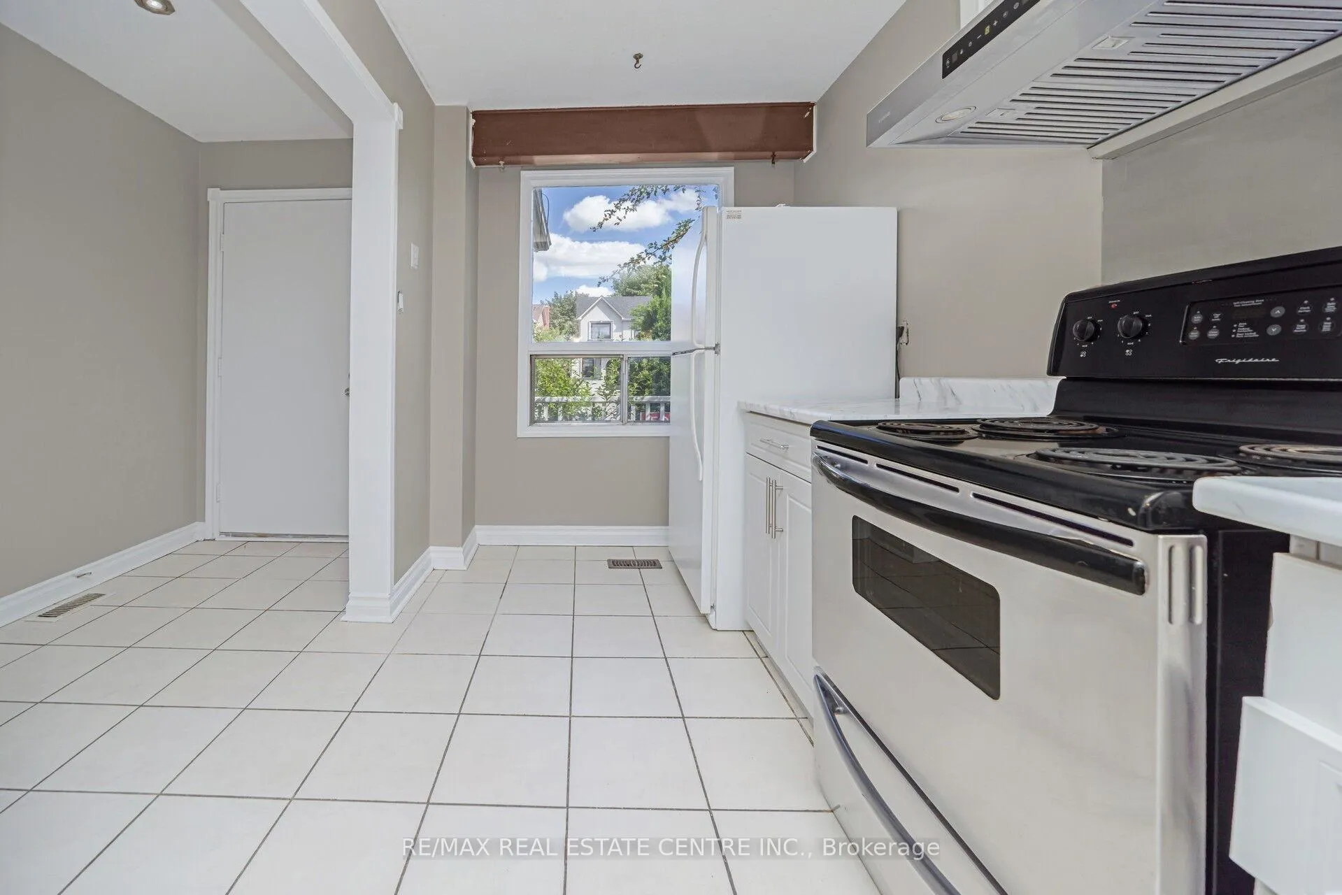 Photo 11 of 433 Hansen Road N, Brampton, Madoc — HOMEH