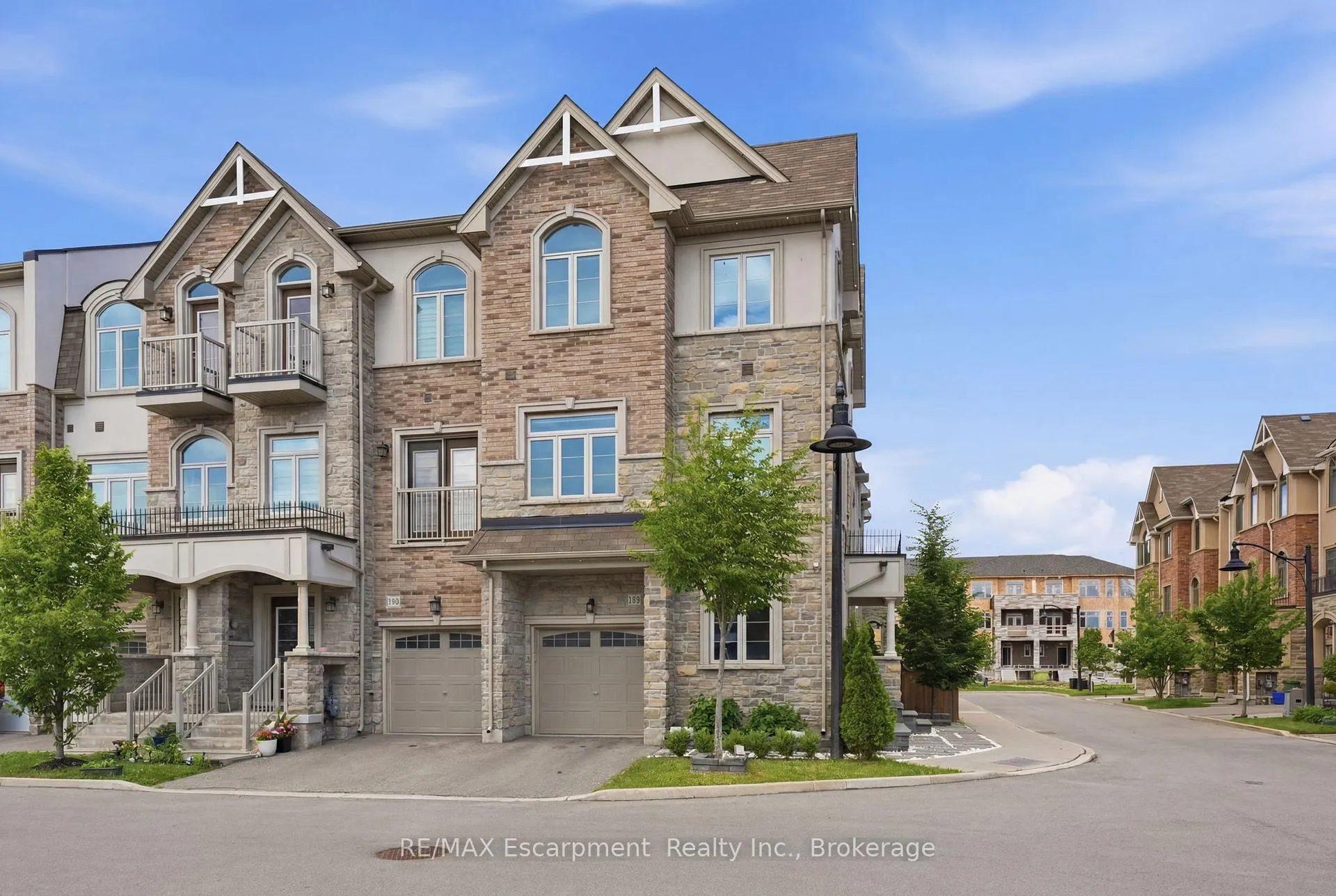 Photo 1 of 141 Borers Creek Circle, Hamilton, Waterdown — HOMEH