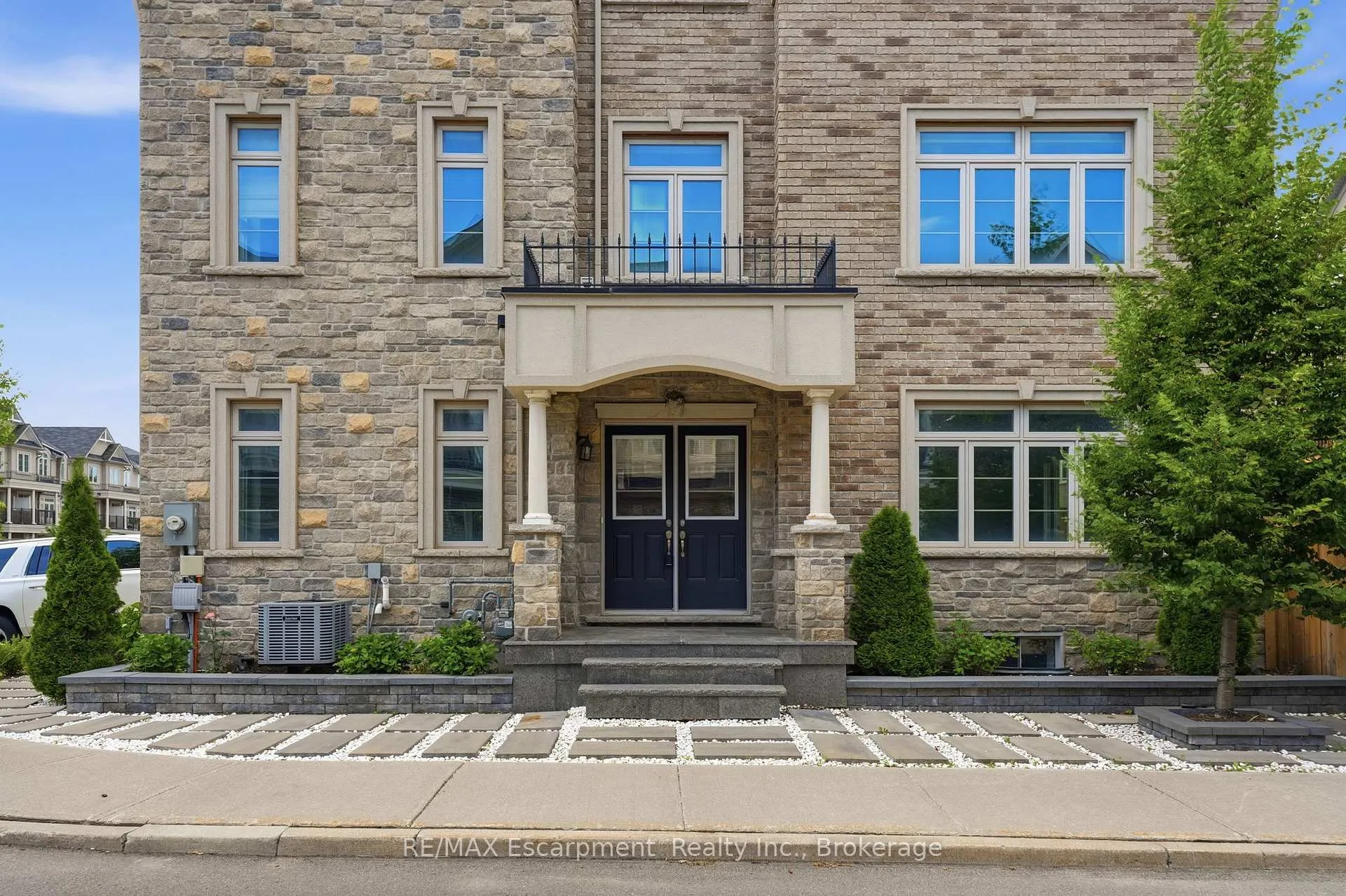 Photo 4 of 141 Borers Creek Circle, Hamilton, Waterdown — HOMEH