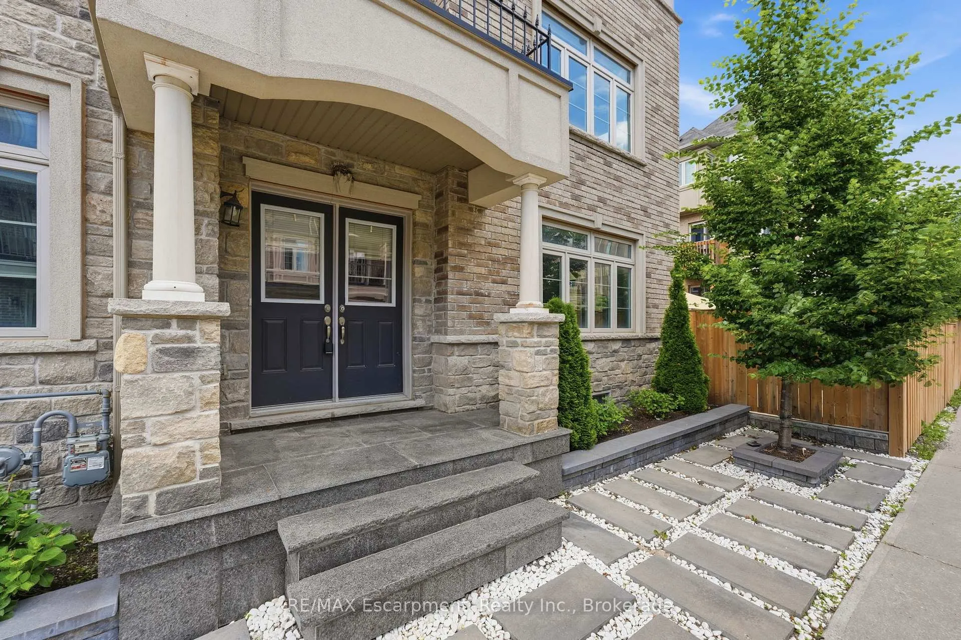 Photo 5 of 141 Borers Creek Circle, Hamilton, Waterdown — HOMEH