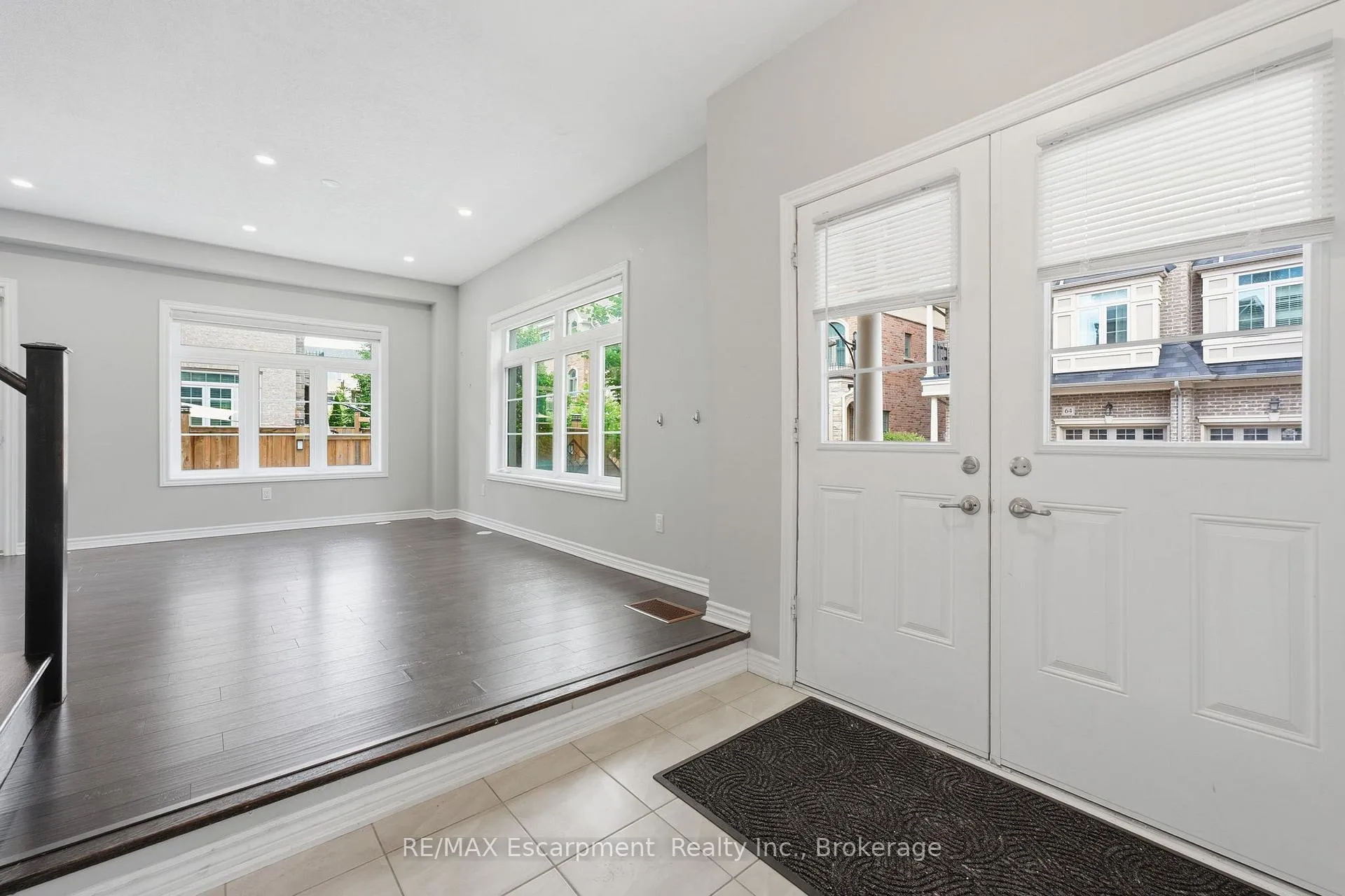 Photo 7 of 141 Borers Creek Circle, Hamilton, Waterdown — HOMEH