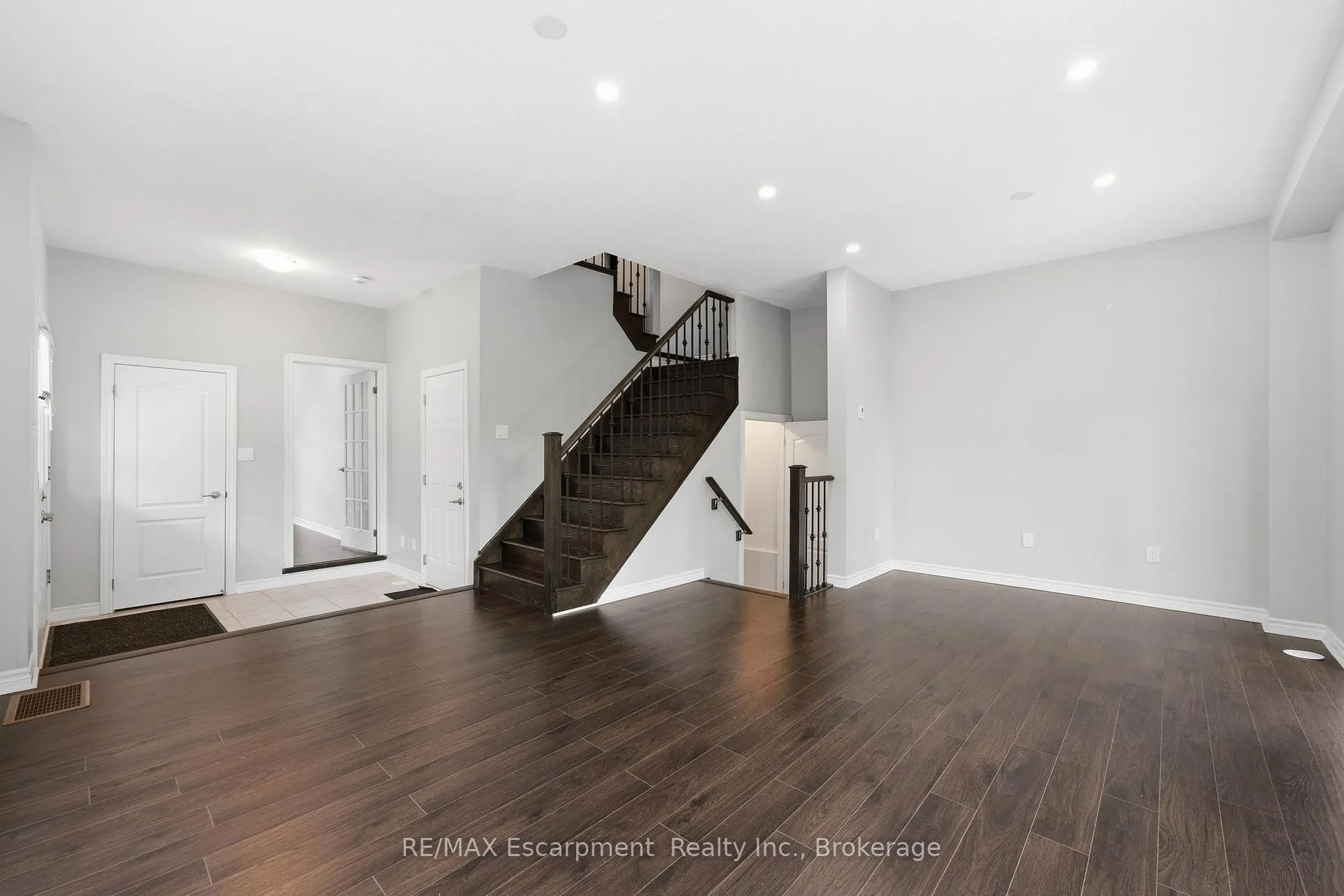 Photo 8 of 141 Borers Creek Circle, Hamilton, Waterdown — HOMEH