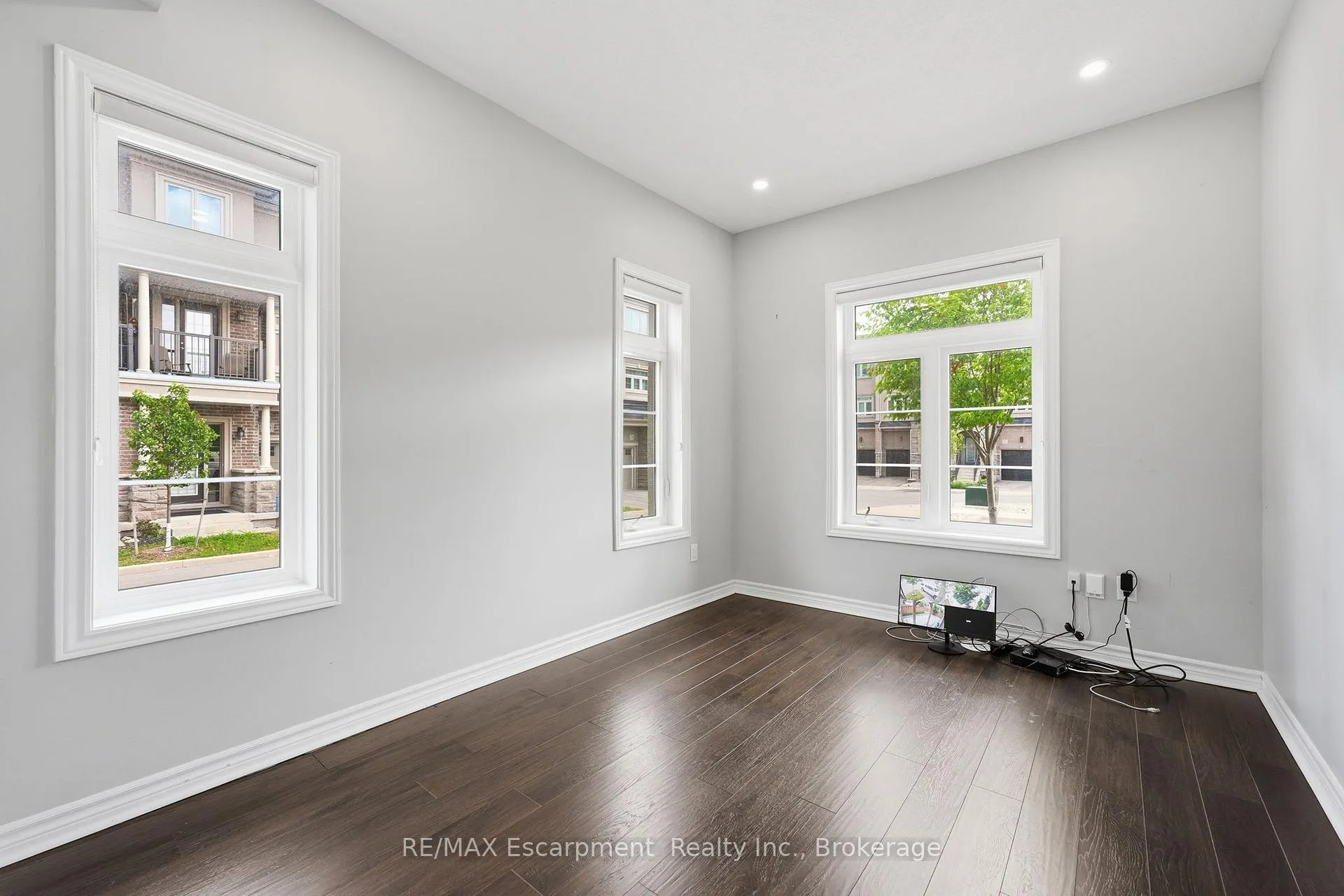 Photo 10 of 141 Borers Creek Circle, Hamilton, Waterdown — HOMEH