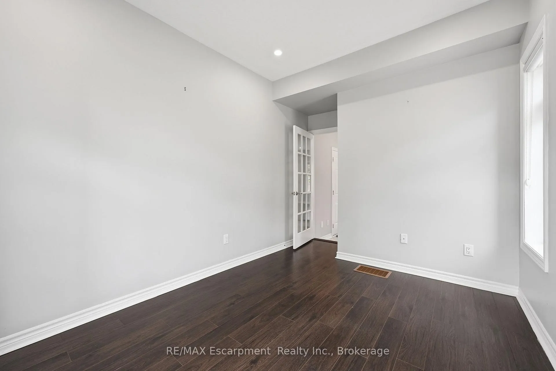 Photo 11 of 141 Borers Creek Circle, Hamilton, Waterdown — HOMEH