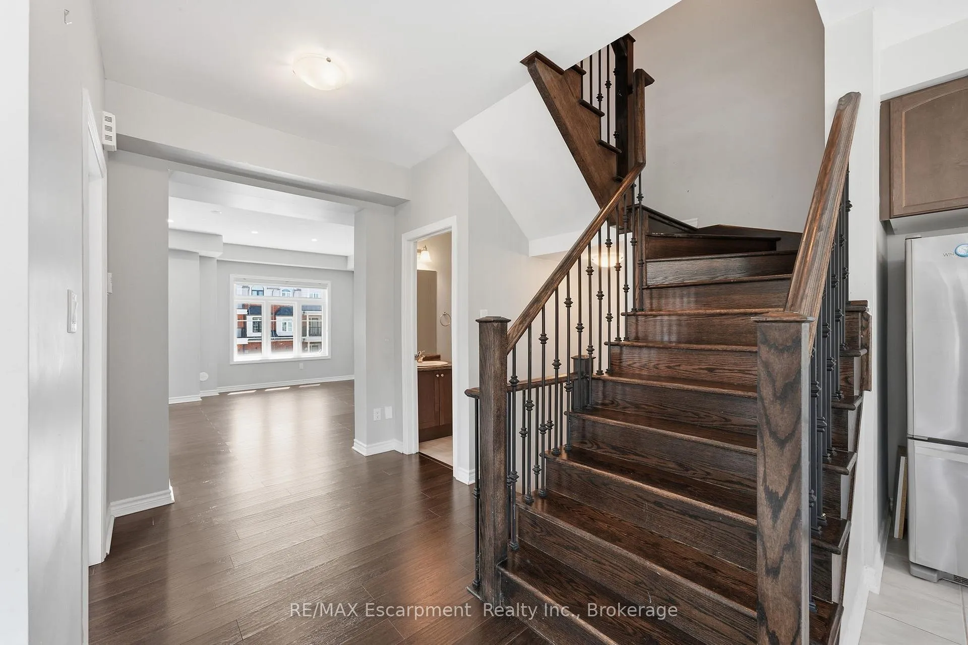 Photo 12 of 141 Borers Creek Circle, Hamilton, Waterdown — HOMEH
