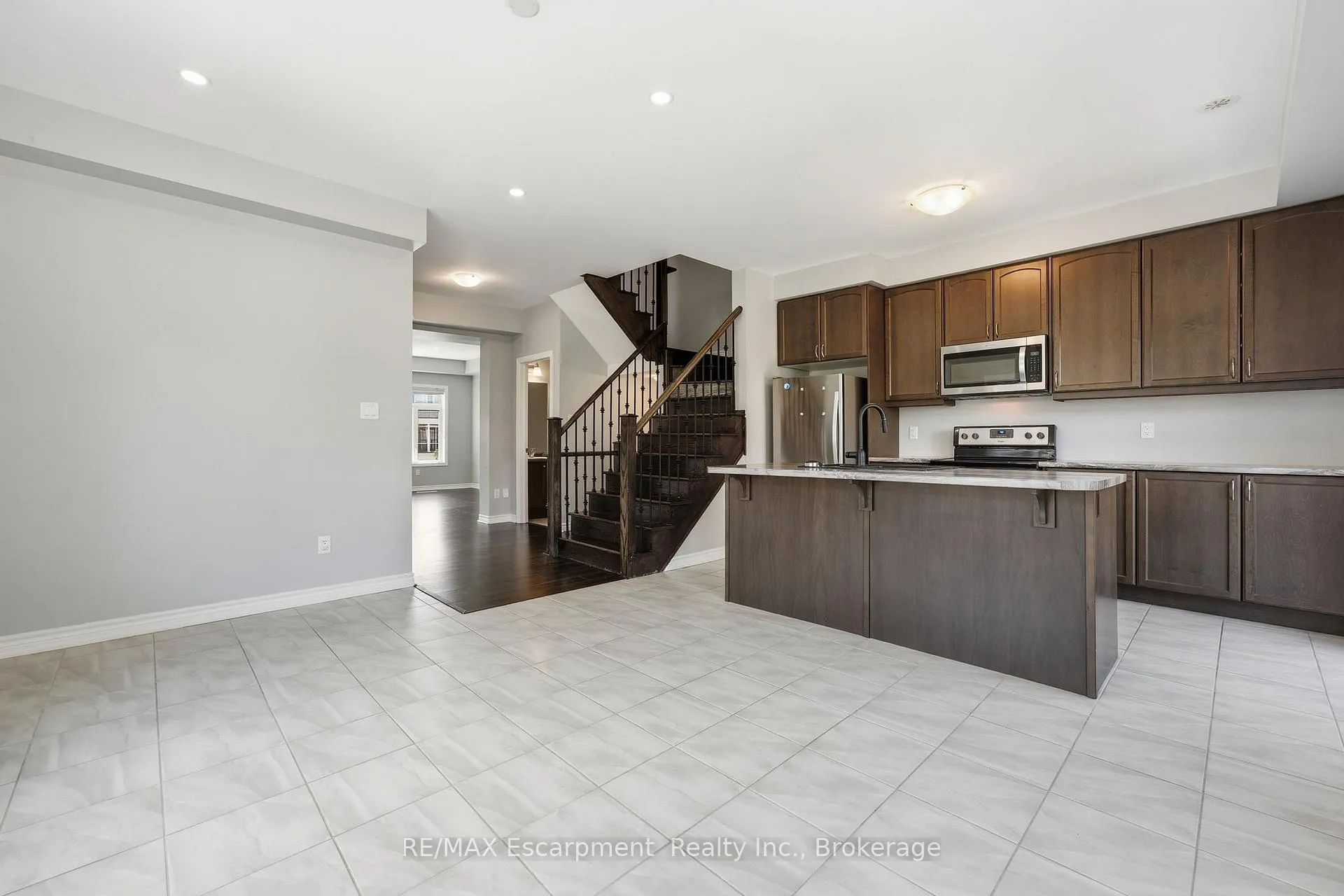 Photo 15 of 141 Borers Creek Circle, Hamilton, Waterdown — HOMEH