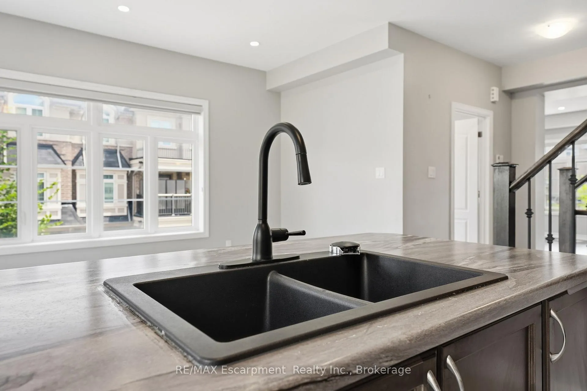 Photo 18 of 141 Borers Creek Circle, Hamilton, Waterdown — HOMEH