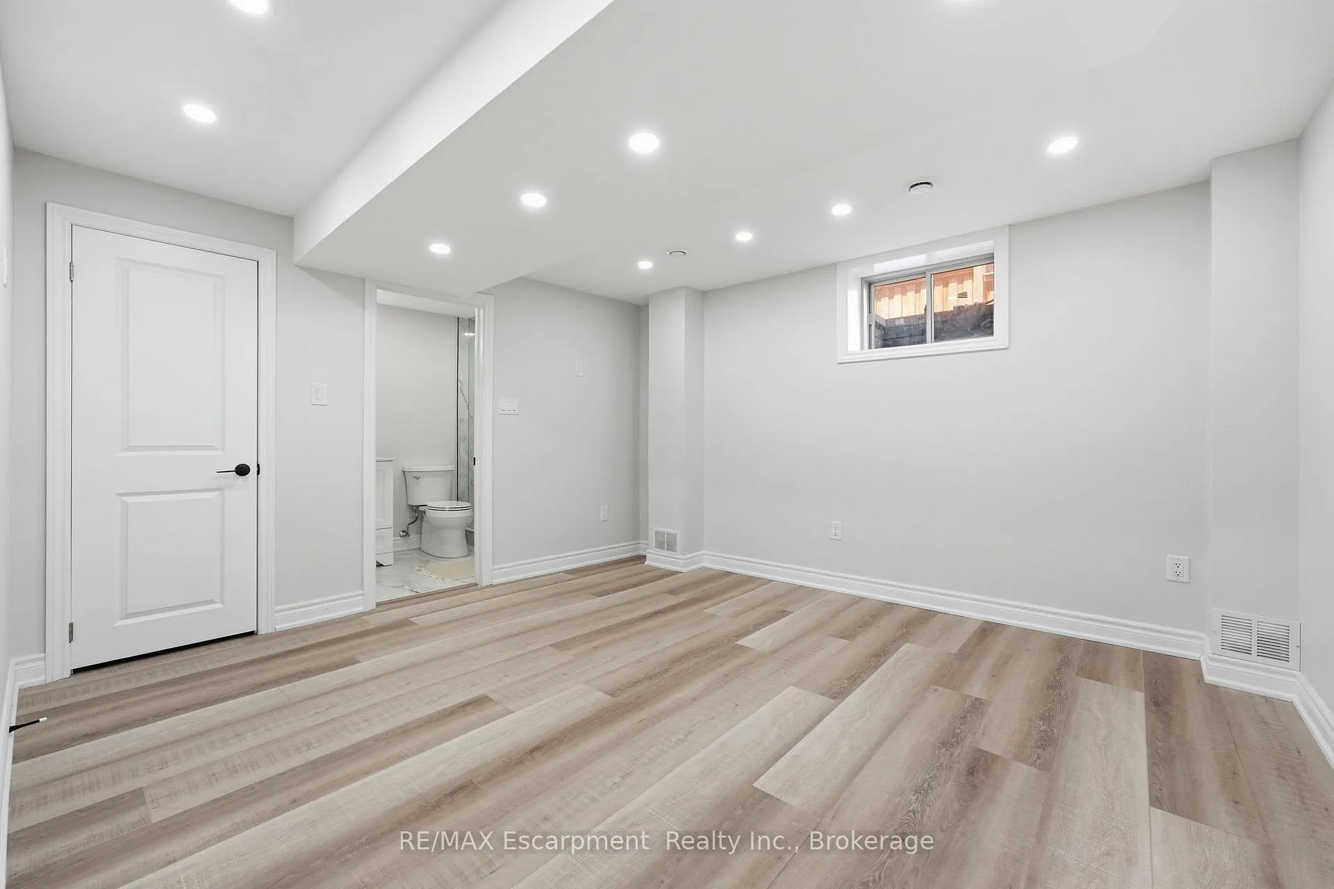 Photo 39 of 141 Borers Creek Circle, Hamilton, Waterdown — HOMEH