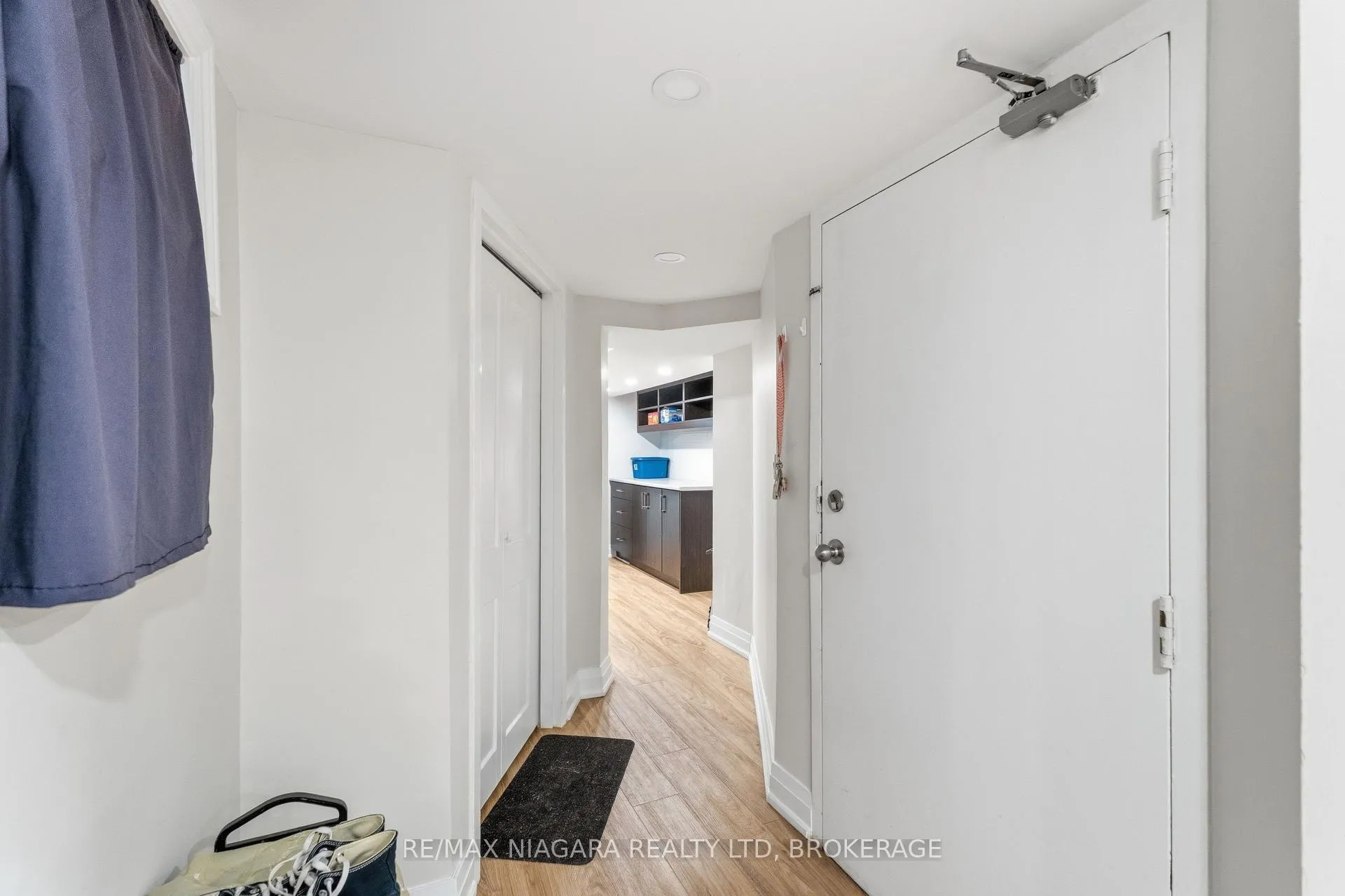 Photo 2 of Unit 6, 237 Church Street, St. Catharines, E. Chester — HOMEH