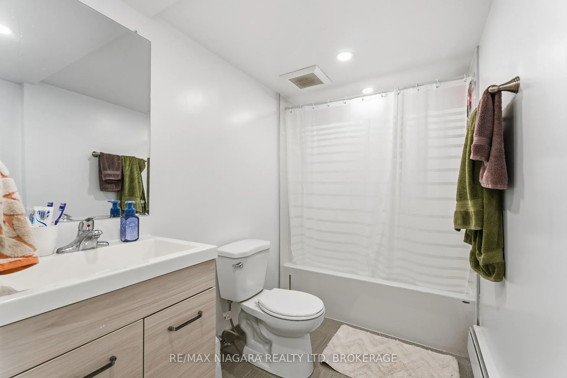 Photo 11 of Unit 6, 237 Church Street, St. Catharines, E. Chester — HOMEH