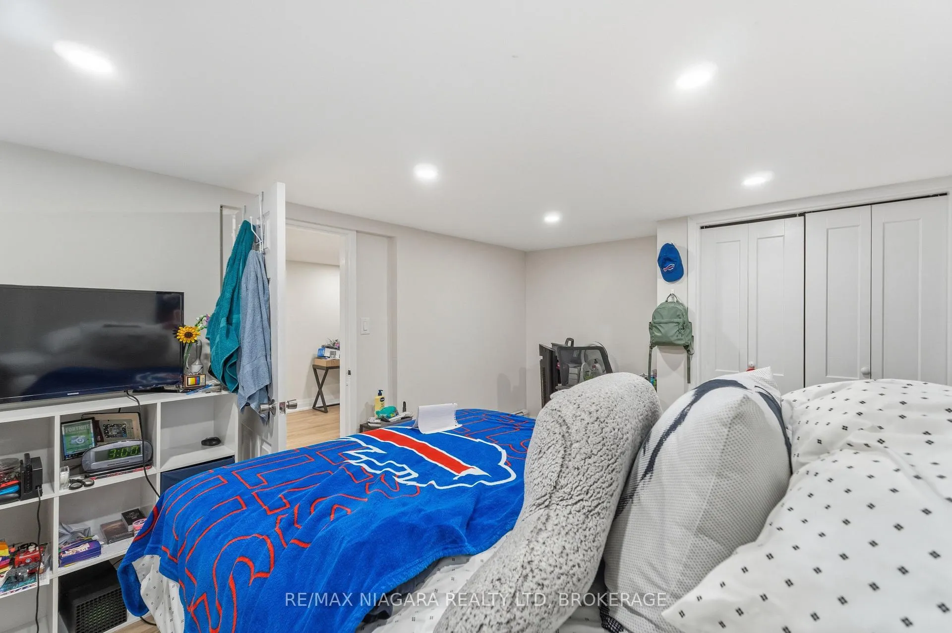 Photo 12 of Unit 6, 237 Church Street, St. Catharines, E. Chester — HOMEH