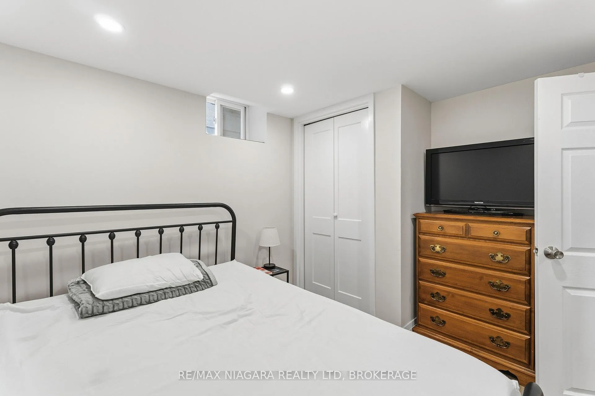 Photo 14 of Unit 6, 237 Church Street, St. Catharines, E. Chester — HOMEH