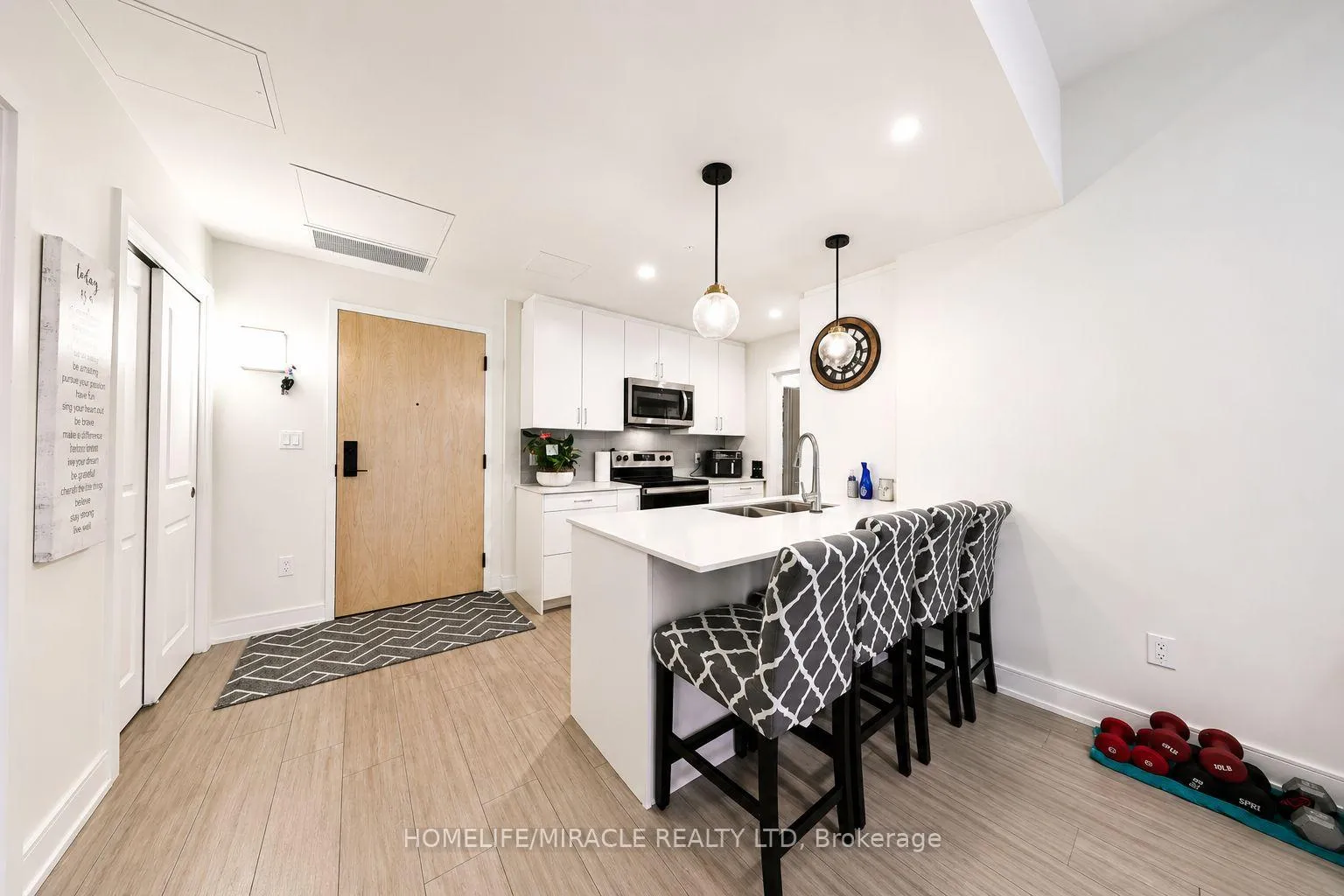Photo 5 of Unit 322, 121 Mary Street, Clearview, Creemore — HOMEH