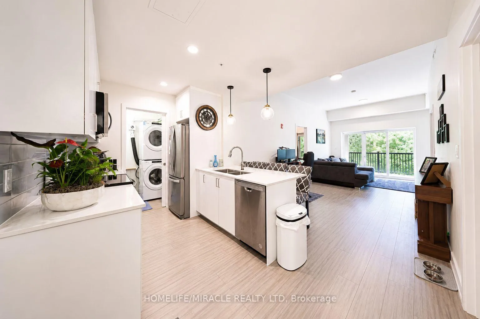 Photo 8 of Unit 322, 121 Mary Street, Clearview, Creemore — HOMEH