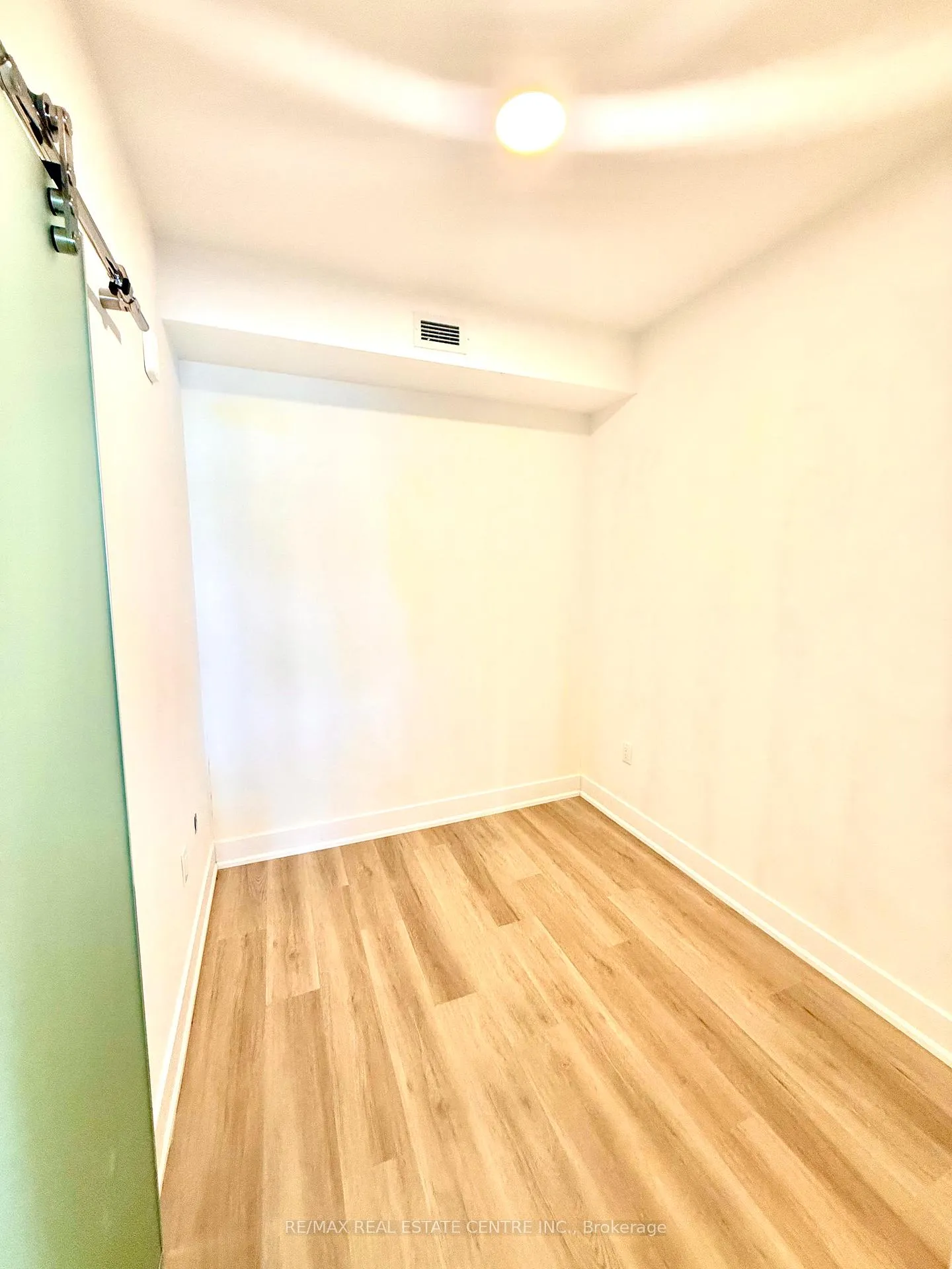 Photo 11 of Unit 724, 575 Conklin Road, Brantford, Empire South — HOMEH