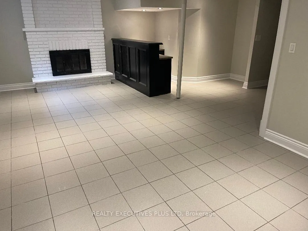 Photo 9 of 97 Ashford Court, Brampton, Brampton North — HOMEH