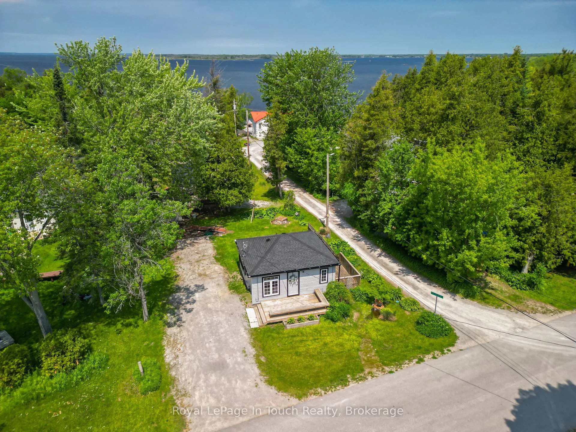 Photo 2 of 78 King Rd, Tay, Waubaushene — HOMEH