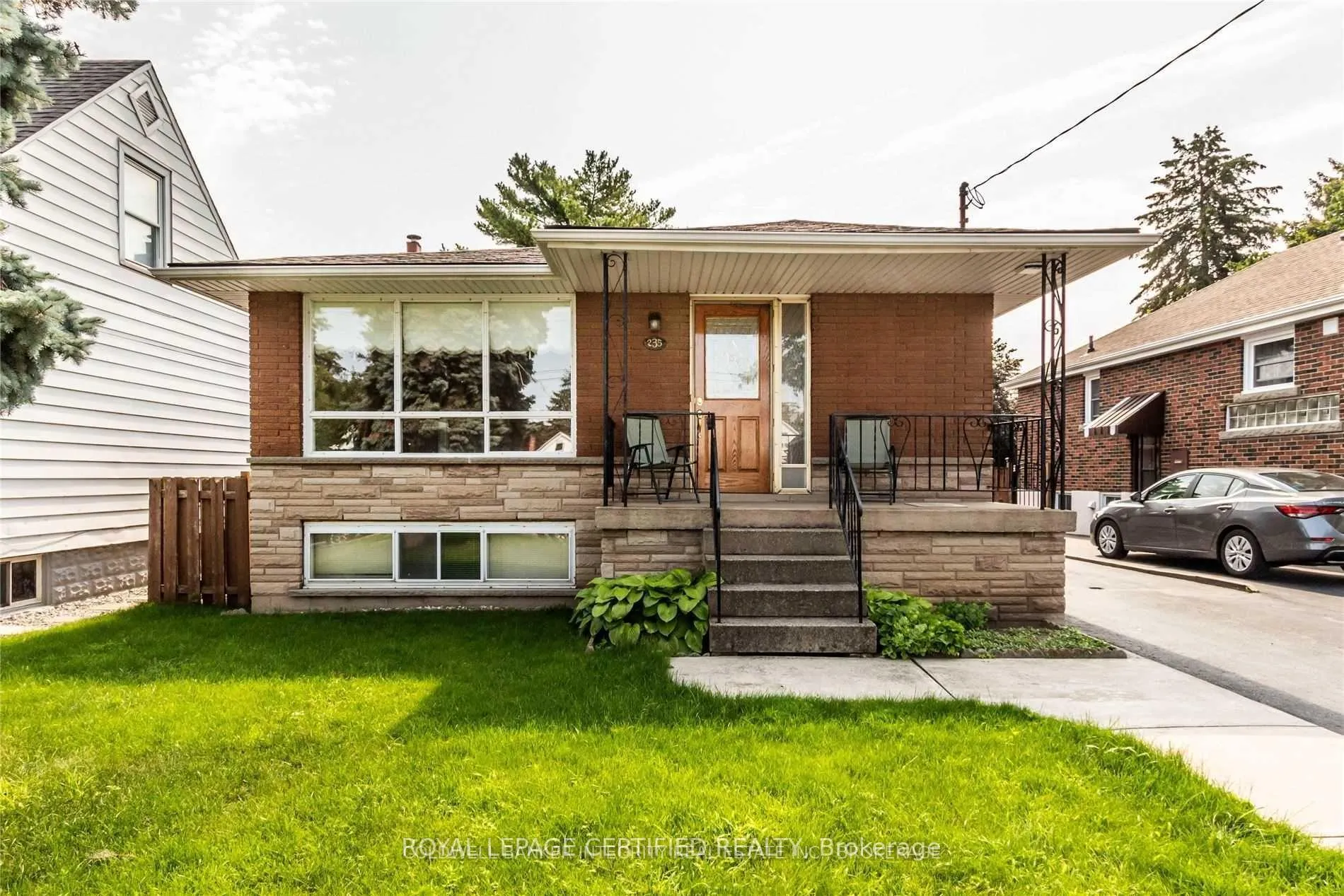 Photo 1 of 235 Walter Avenue S, Hamilton, Glenview — HOMEH